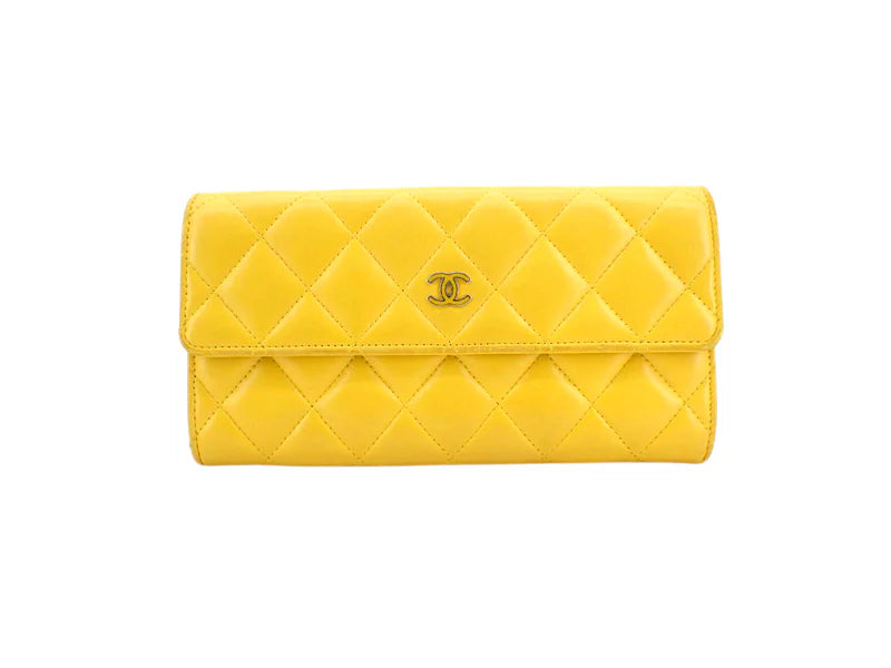 Bring Your Own Sunshine – Chanel Classic Flap Pung i gult Lammeskind med Sølvhardware