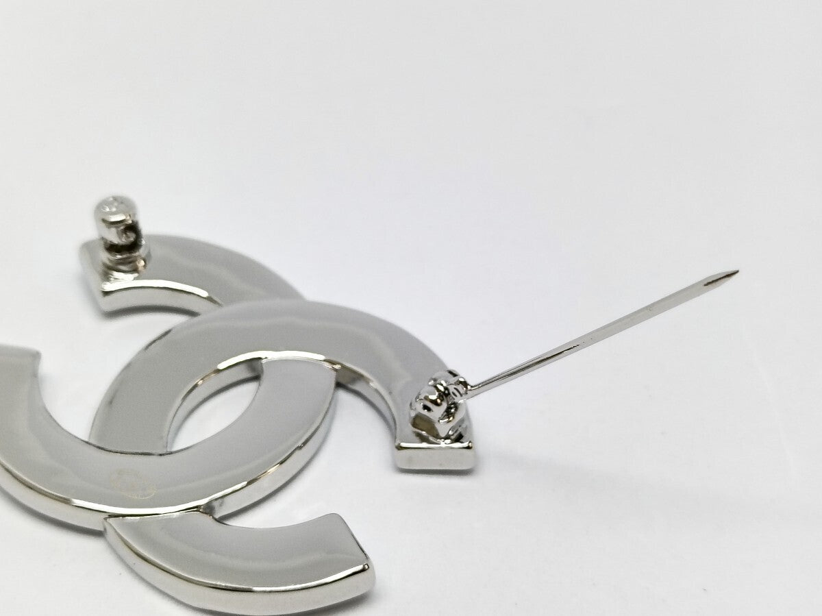 Chanel B25C broche sølv accessories med nål og stamp