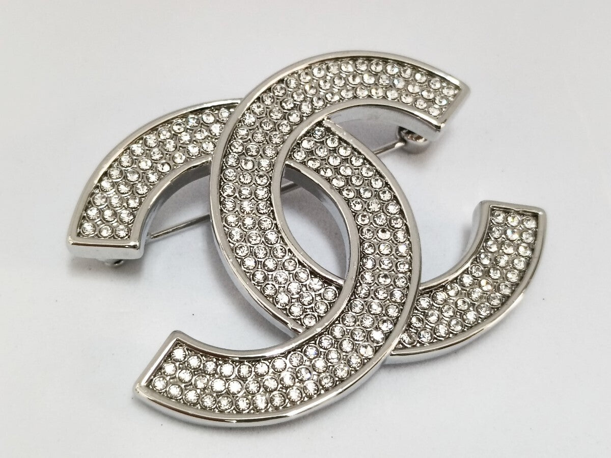 Chanel Coco Mark sølv broche med klare krystaller