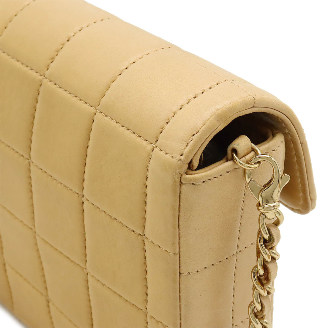 Chanel guld kæde med flettet beige lammeskind – detaljebillede fra siden