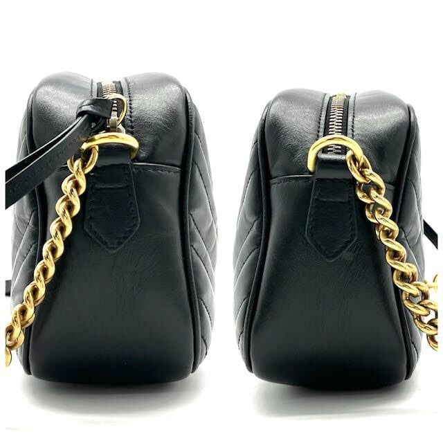 Sider af Gucci GG Marmont Mini crossbody taske med kæderem i antik guld