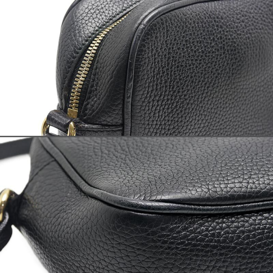 Close-up af Gucci Soho Small crossbody i læder hjørne og bund