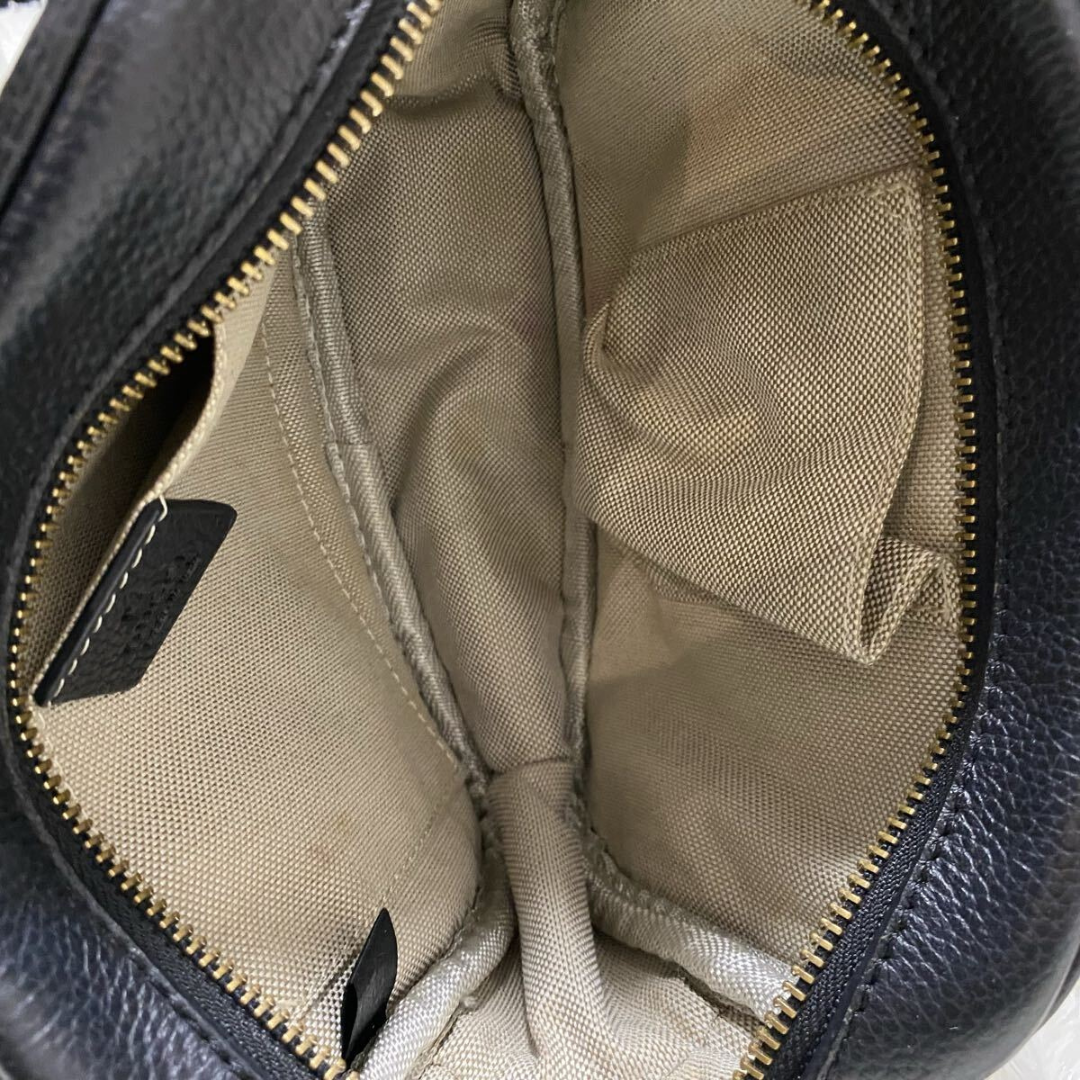 Indvendigt billede af Gucci Soho GG Small crossbody taske med stof-for