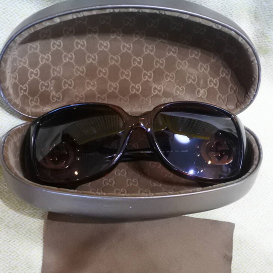 Gucci solbriller med originalt Gucci etui og klud – preloved luksus