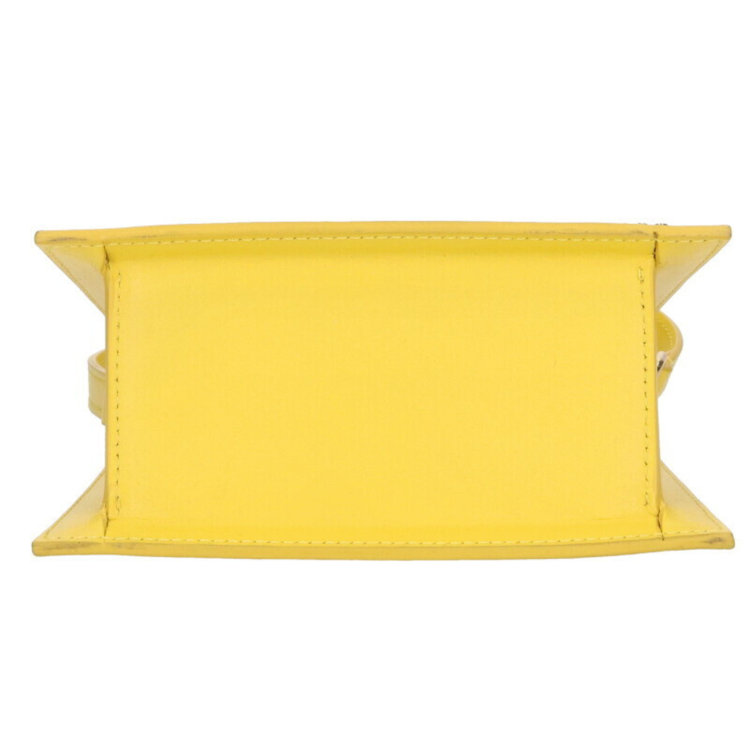 Jacquemus Le Chiquito Medium – stilfuld bærbar crossbody med justerbar læderrem og ren silhuet bund