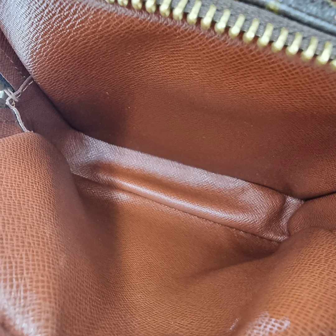 Indvendigt billede af Louis Vuitton Amazone crossbody taske i læderfor