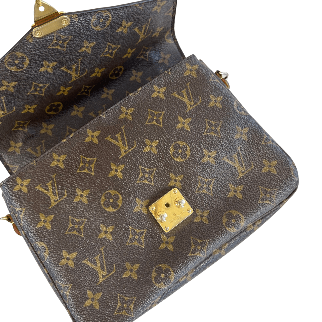 Louis Vuitton Pochette Métis monogram indvendigt rum – preloved taske med praktisk opdeling