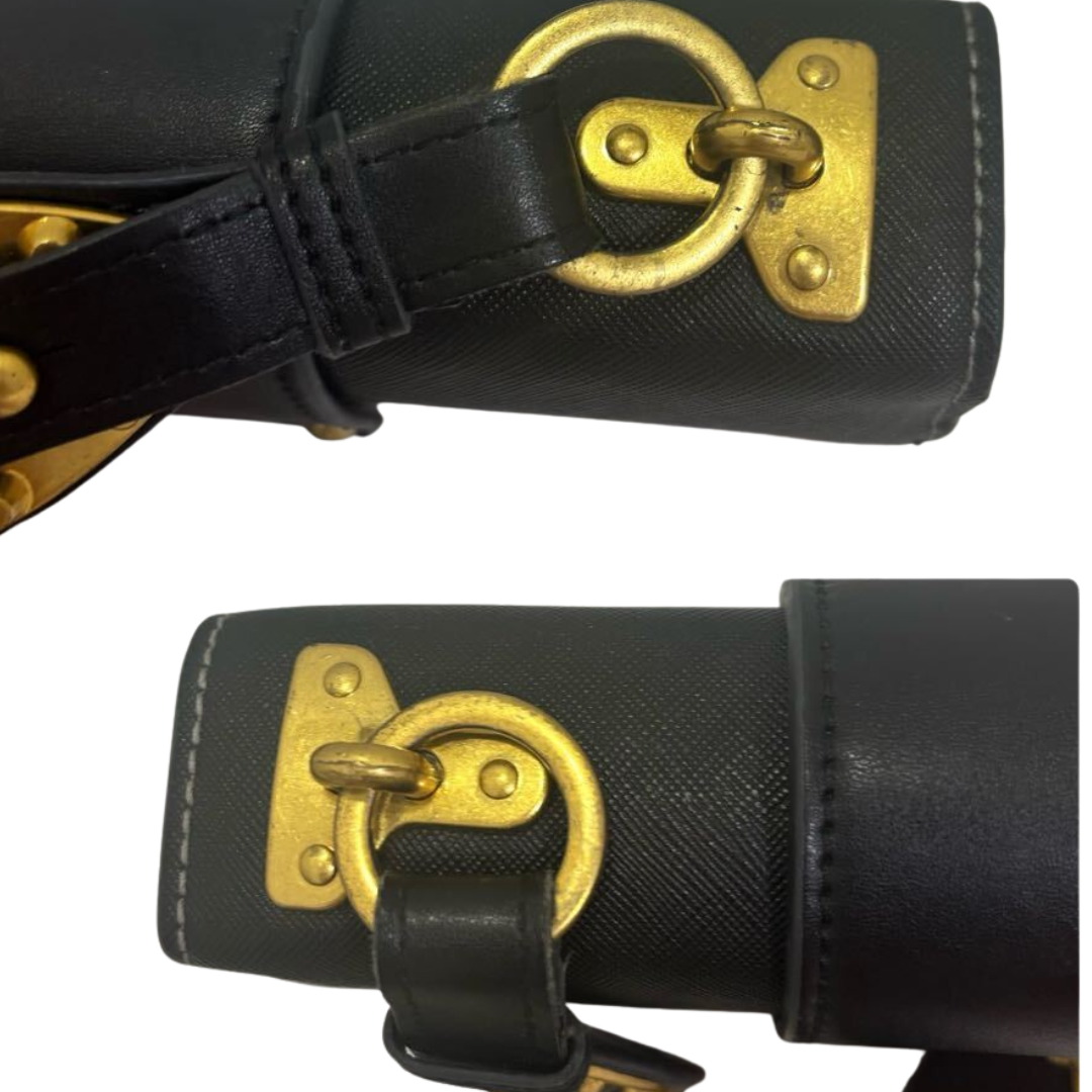 Guldhardware detaljer på Prada Cahier crossbody taske i luksuslæder