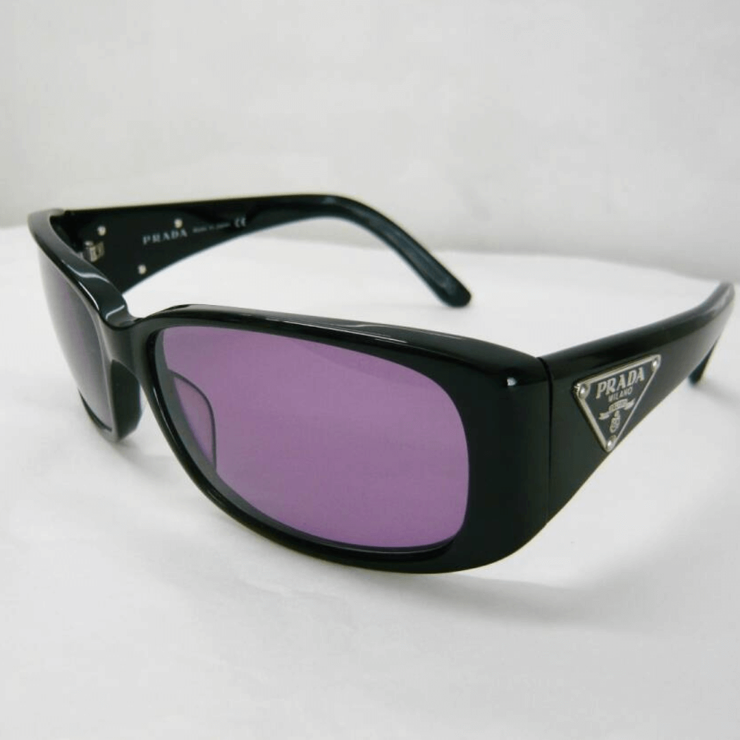 Prada solbriller sorte med lilla linser – preloved luksus eyewear til damer