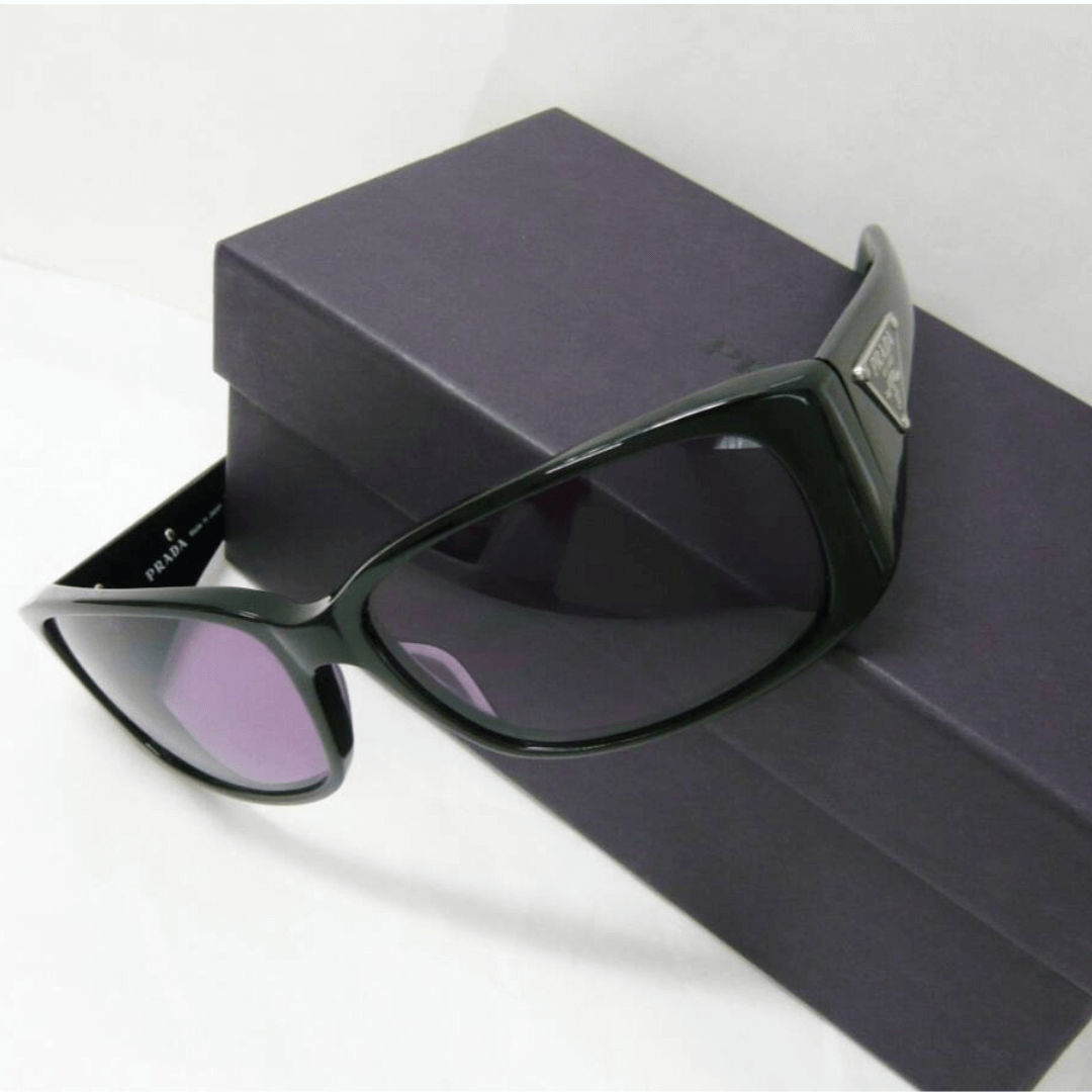 Prada sorte solbriller med logo – preloved designer eyewear