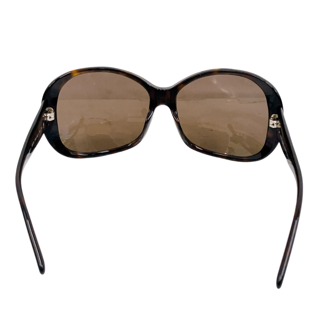 Topview af Prada SPR03M wrap-around solbriller – poleret havanna-stel med behagelig pasform