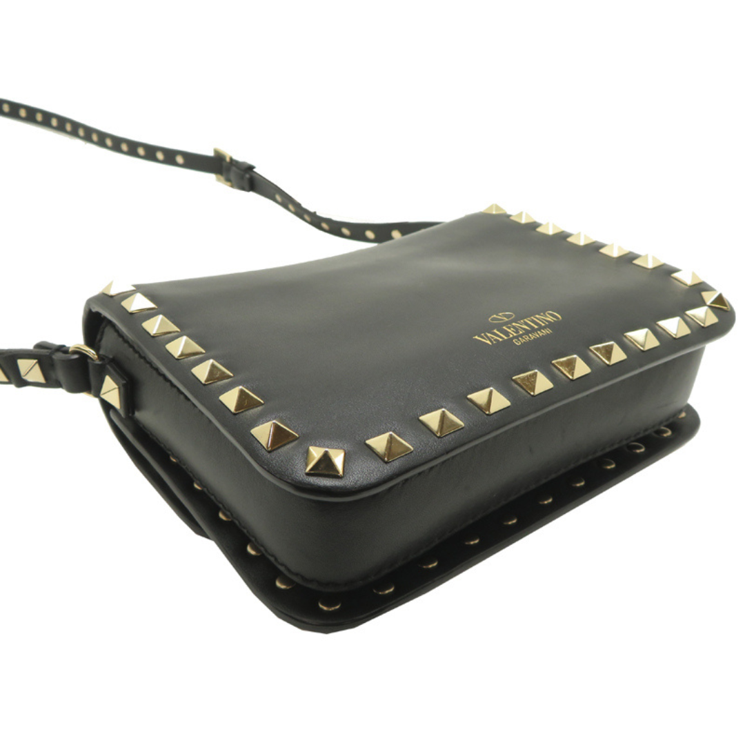 Valentino Garavani Rockstud skuldertaske sort læder sidevinkel med ægthedsgaranti