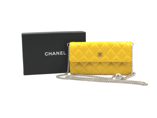 Bring Your Own Sunshine – Chanel Classic Flap Pung i gult Lammeskind med Sølvhardware