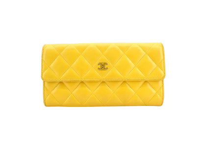 Bring Your Own Sunshine – Chanel Classic Flap Pung i gult Lammeskind med Sølvhardware