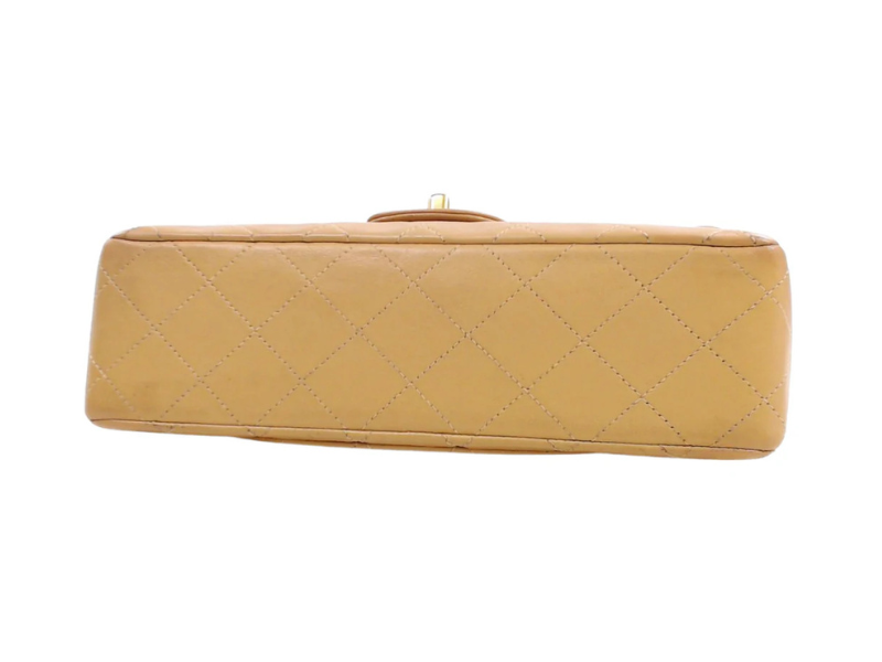 Bund af vintage Classic Chanel flap med GHW  i beige lammeskind med diamantquiltet mønster