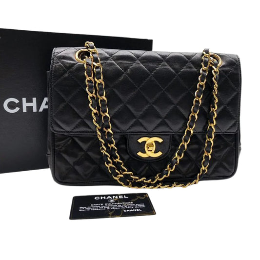 Chanel Classic Flap medium sort – set forfra