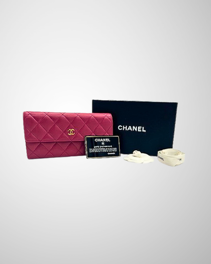 Vintage Chanel Classic Flap Pung med original æske og garantikort i dyb bærpink farve.