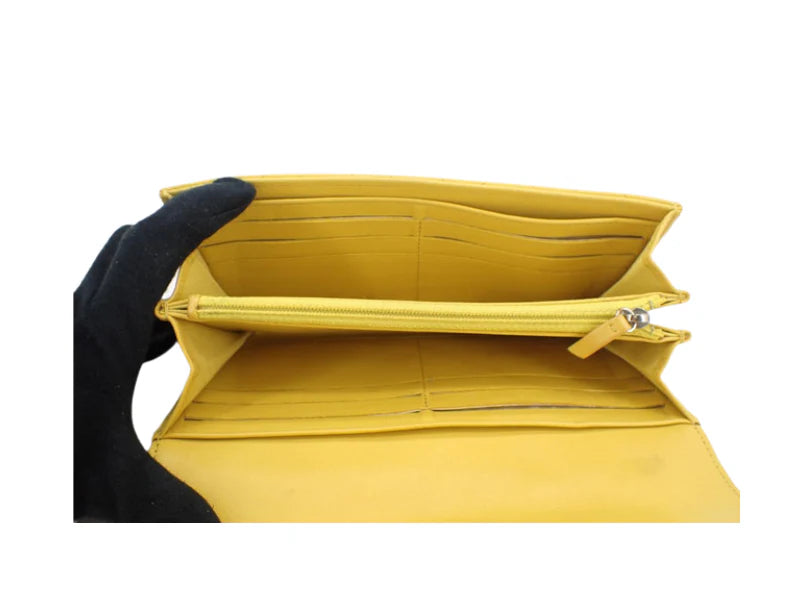 Chanel Classic Flap pung solgul – åbnet med kortlommer