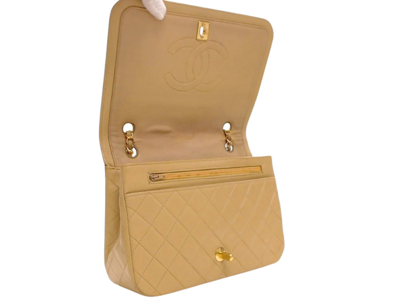 Chanel Beige Full flap lammeskind – åben