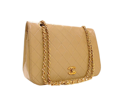 Chanel Beige Full flap lammeskind – set forfra