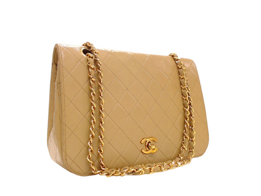 Chanel Beige Full flap lammeskind – set forfra