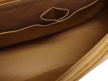 Chanel Beige Full flap lammeskind – interiør med lommer
