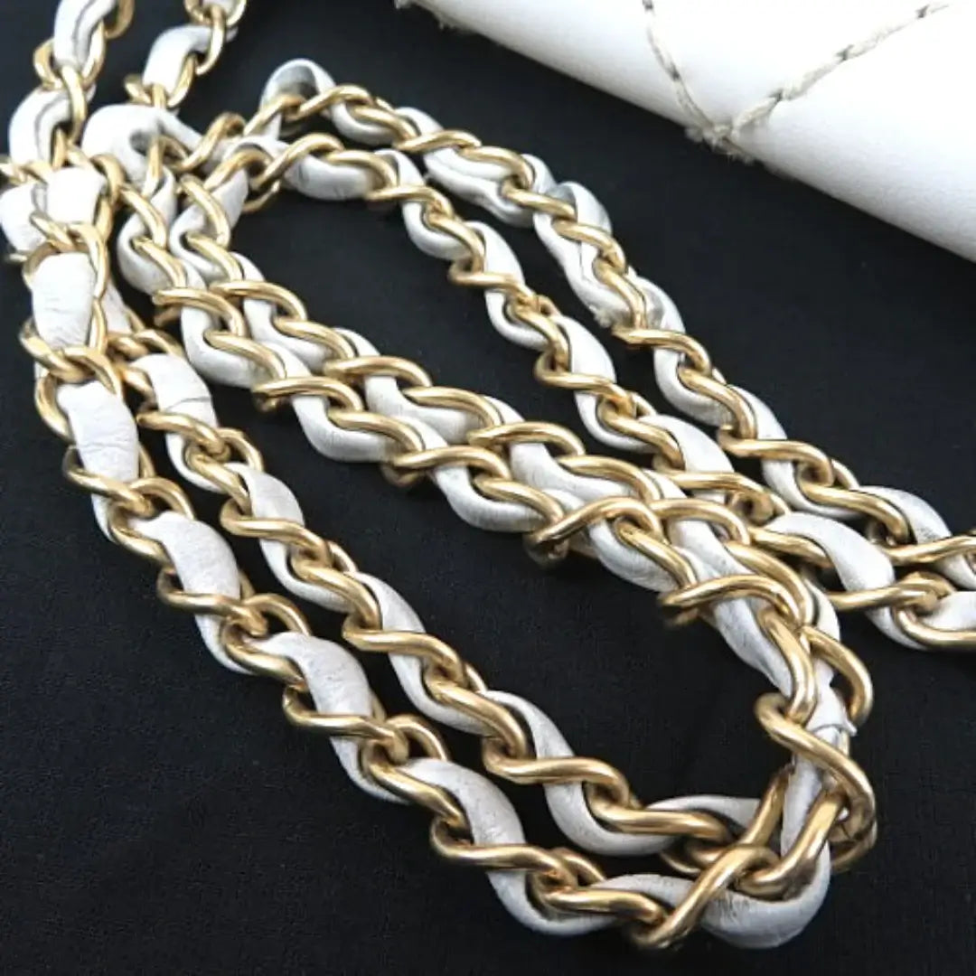 Chanel Classic Medium Single Flap hvid – kæde og læderfletning