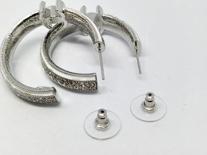Chanel sølv B25C Coco Mark øreringe med krystal detaljer