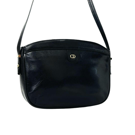 Christian Dior vintage skuldertaske i sort læder med CD-logo og gulddetaljer – front view