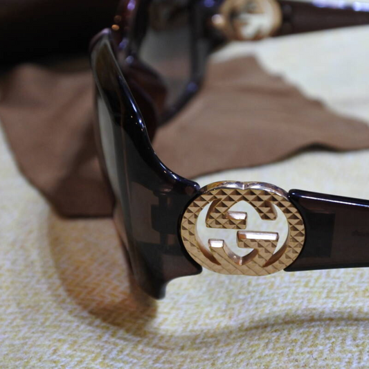 Gucci damesolbriller brun med guld logo – luksuriøst italiensk design