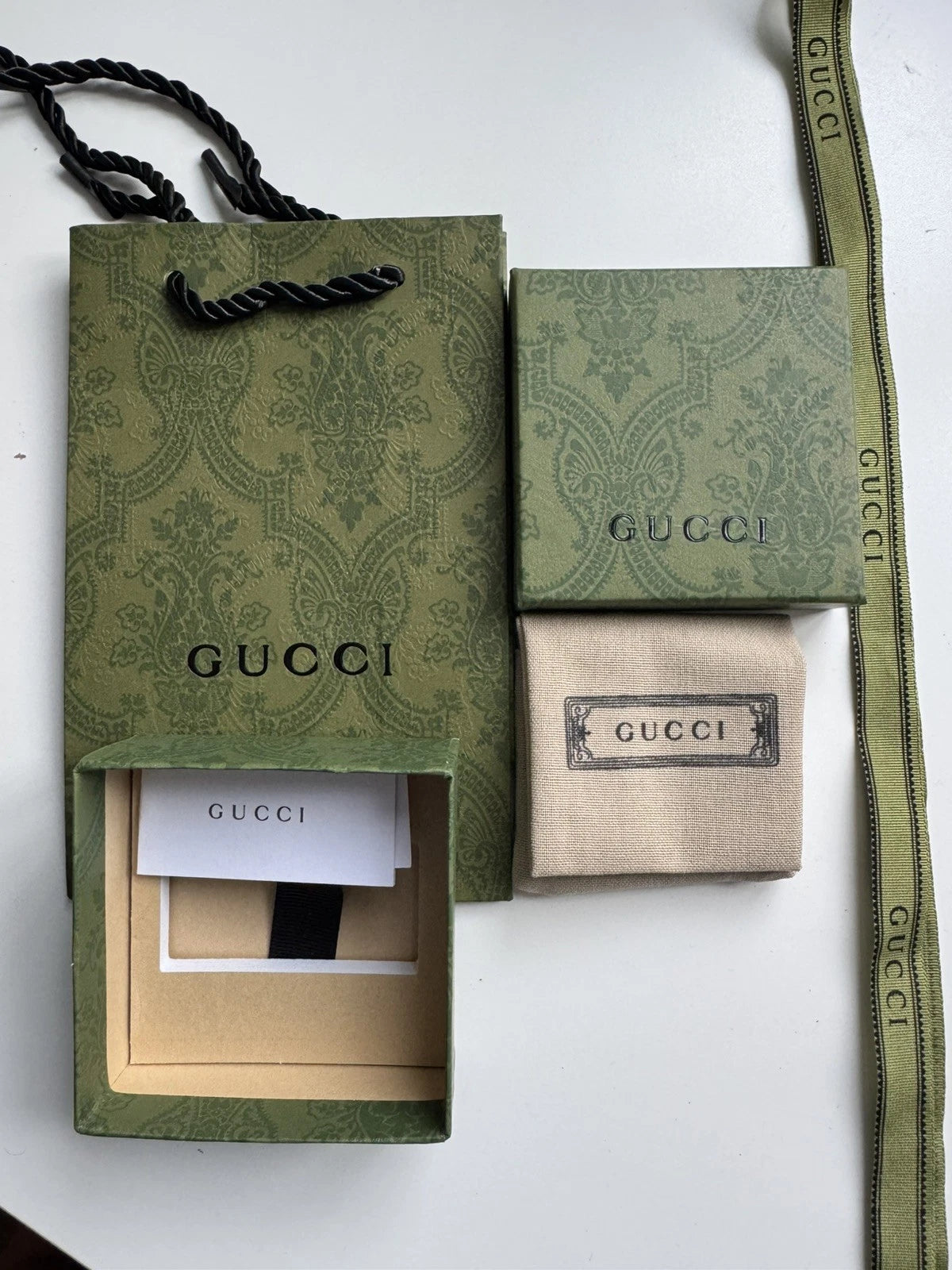 Inkl. Original Gucci æske, dustbag og emballage til GG Marmont øreringe