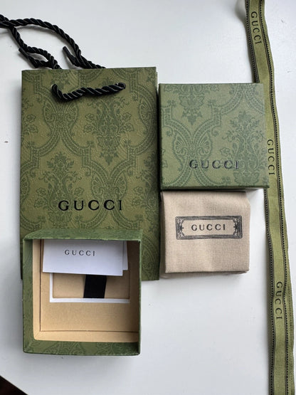 Inkl. Original Gucci æske, dustbag og emballage til GG Marmont øreringe