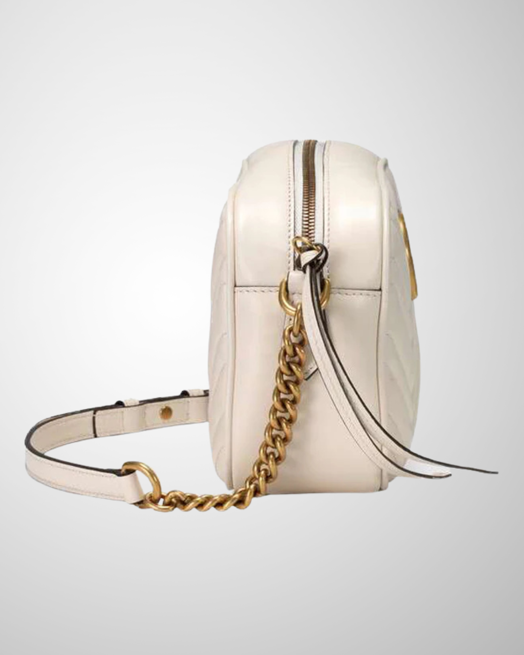 Mini Gucci Marmont Camera Taske set fra siden med gylden kædebærehank