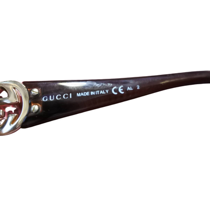 Detalje af Gucci solbriller – stel med Gucci Made in Italy gravering