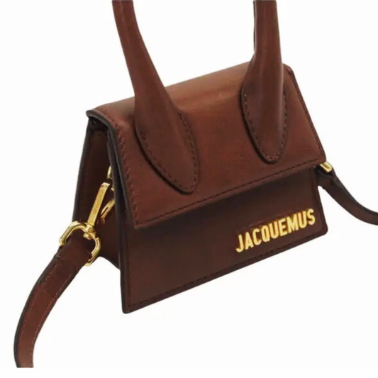 Jacquemus Le Chiquito Mini Crossbody brun – front med guldlogo
