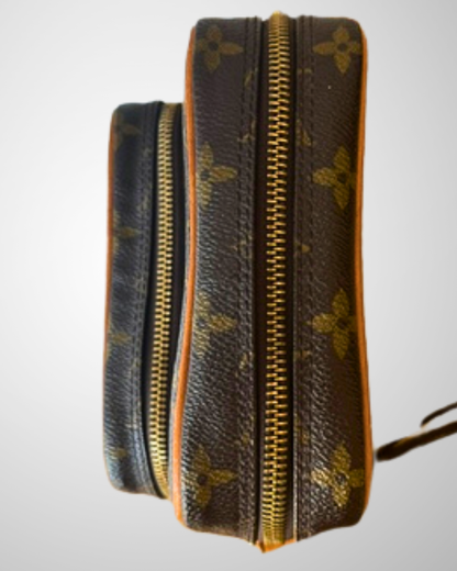 Louis Vuitton Amazone set ovenfra med de to lynlåsrum synlige
