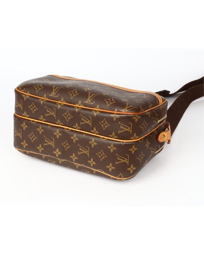 Louis Vuitton Reporter PM crossbody view – elegant monogram canvas taske skråt set