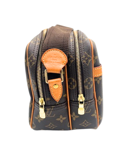 LV Reporter PM side view – justerbar skulderrem og messing hardware