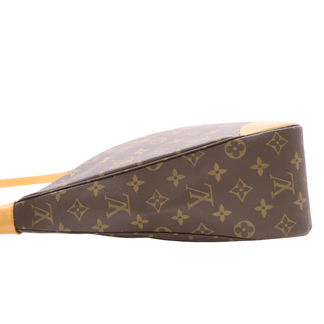 Sideprofil af Louis Vuitton Boulogne i monogram canvas