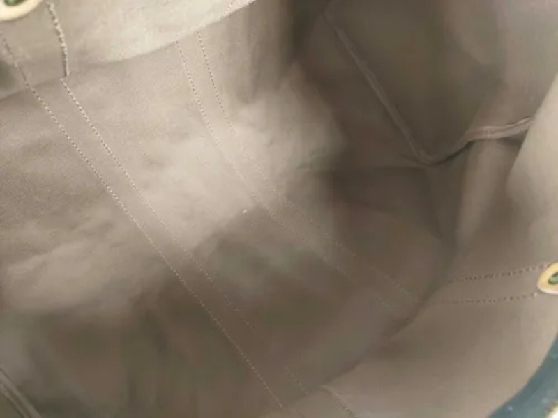 Louis Vuitton Keepall 45 Monogram – interiør bund