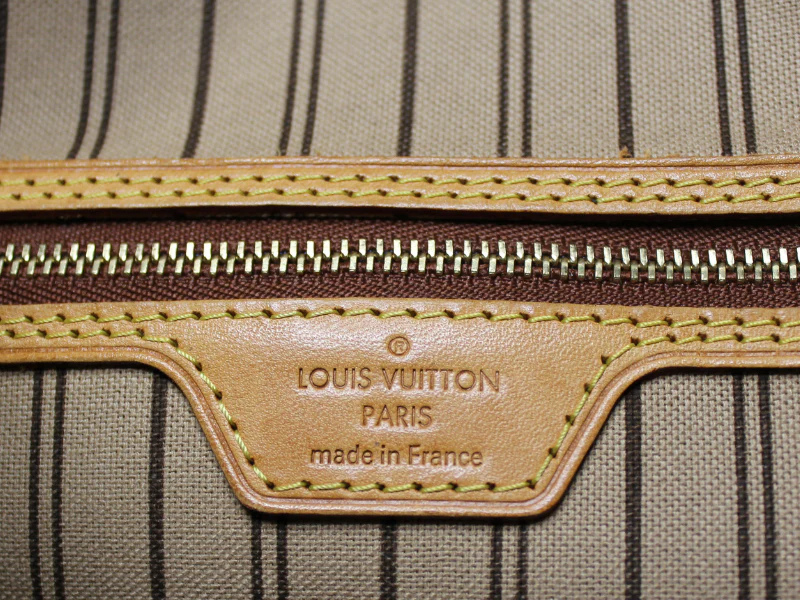 Louis Vuitton Neverfull PM Monogram – logo og made-in