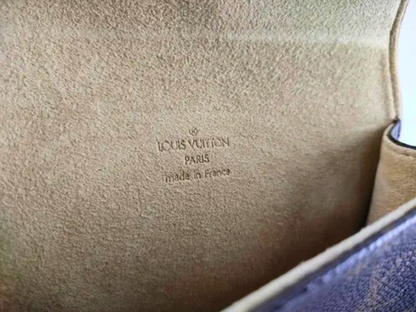 Louis Vuitton Pochette Florentine monogram – interiør "made in" varmestempel