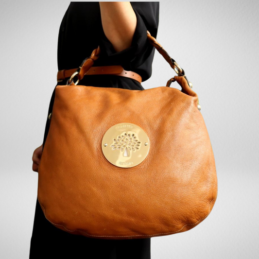 Mulberry Daria Hobo i kamelfarvet kalveskind båret på armen med flettet rem