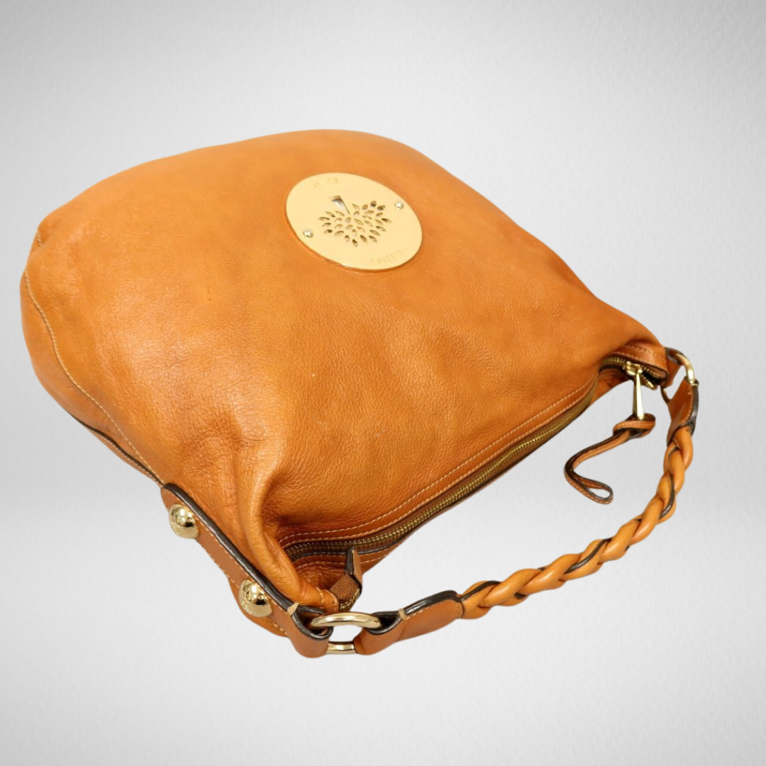 Mulberry Daria Hobo i kamel set fra siden med gulddetaljer
