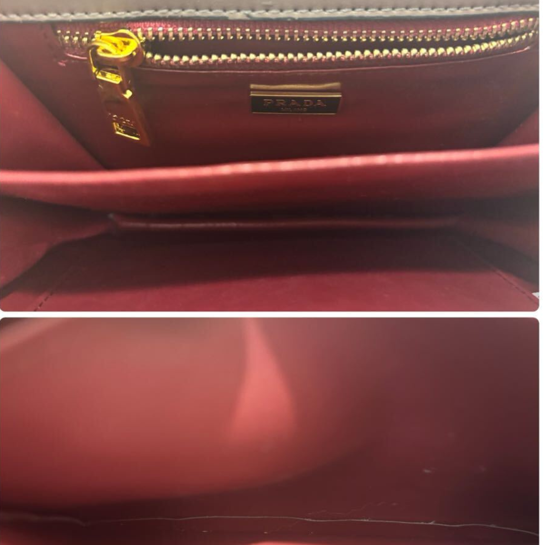 Indvendigt view af Prada Cahier crossbody taske – rød foring med lynlåsrum