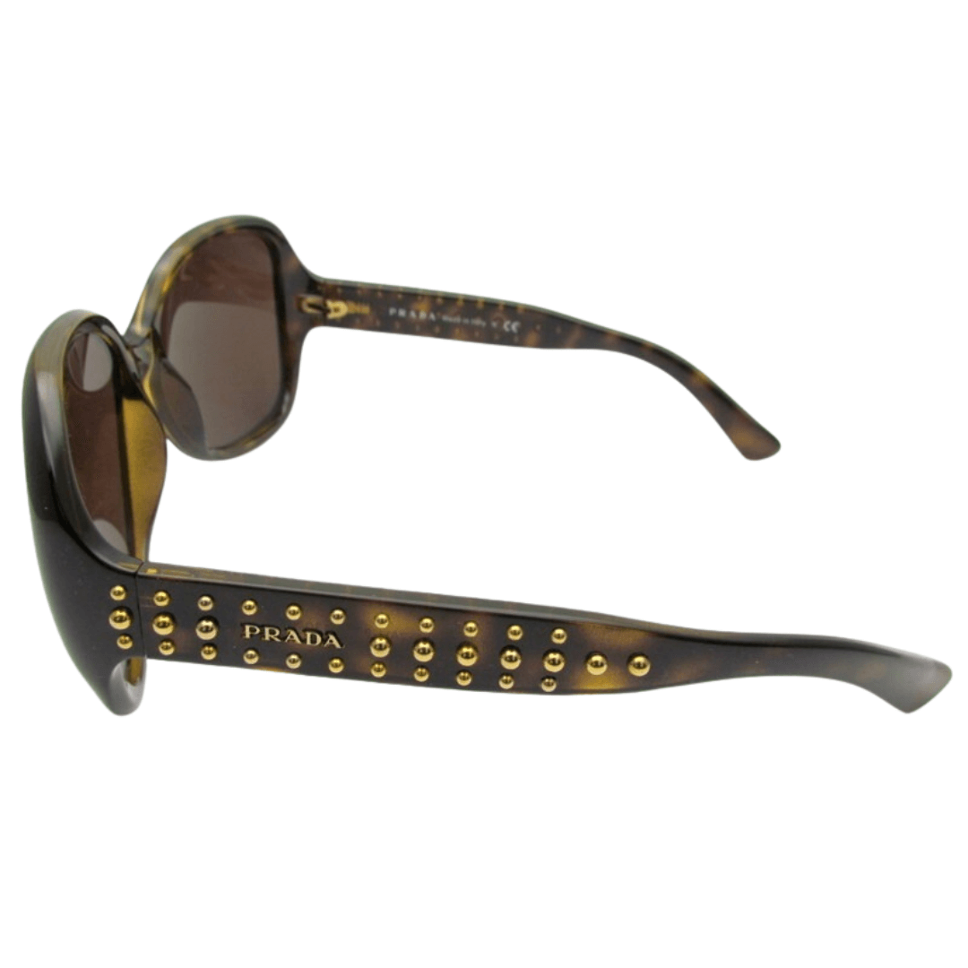 Prada solbriller SPR04M set fra siden med synlig "PRADA Made in Italy CE"-prægning