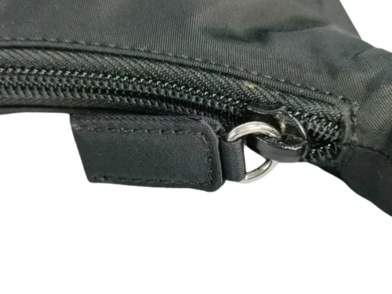 Prada Tessuto Sport nylontaske sort – hardware detalje